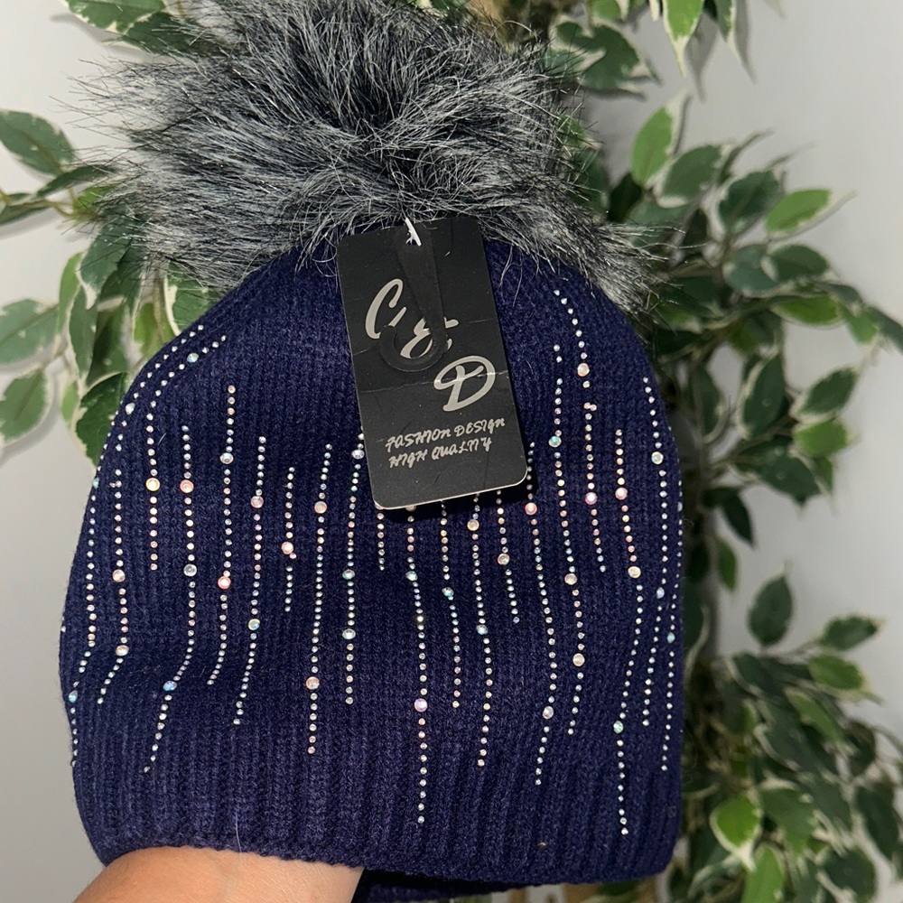 Women's Navy Beanie with Faux Fur Pom with fleece